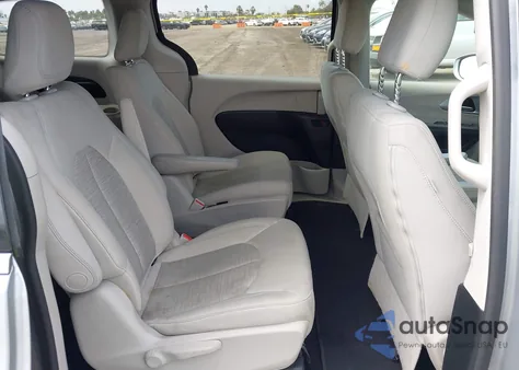 2018 Chrysler Pacifica Hybrid Touring Plus z USA, uszkodzony, nr VIN 2C4RC1H75JR332965